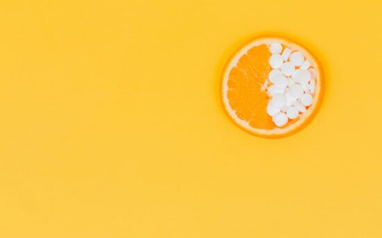 suplemento de citrato de magnesio en una ilustración que lo asemeja a una naranja