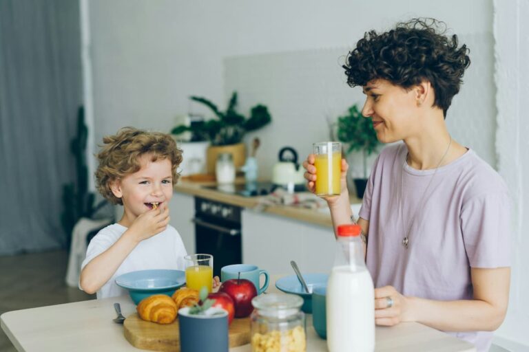 Desayuno Familiar con Risas y Cariño